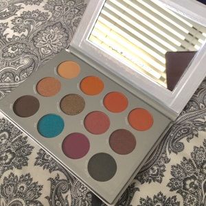 Brand New Pur Eyeshadow Palette with *FREE GIFT*